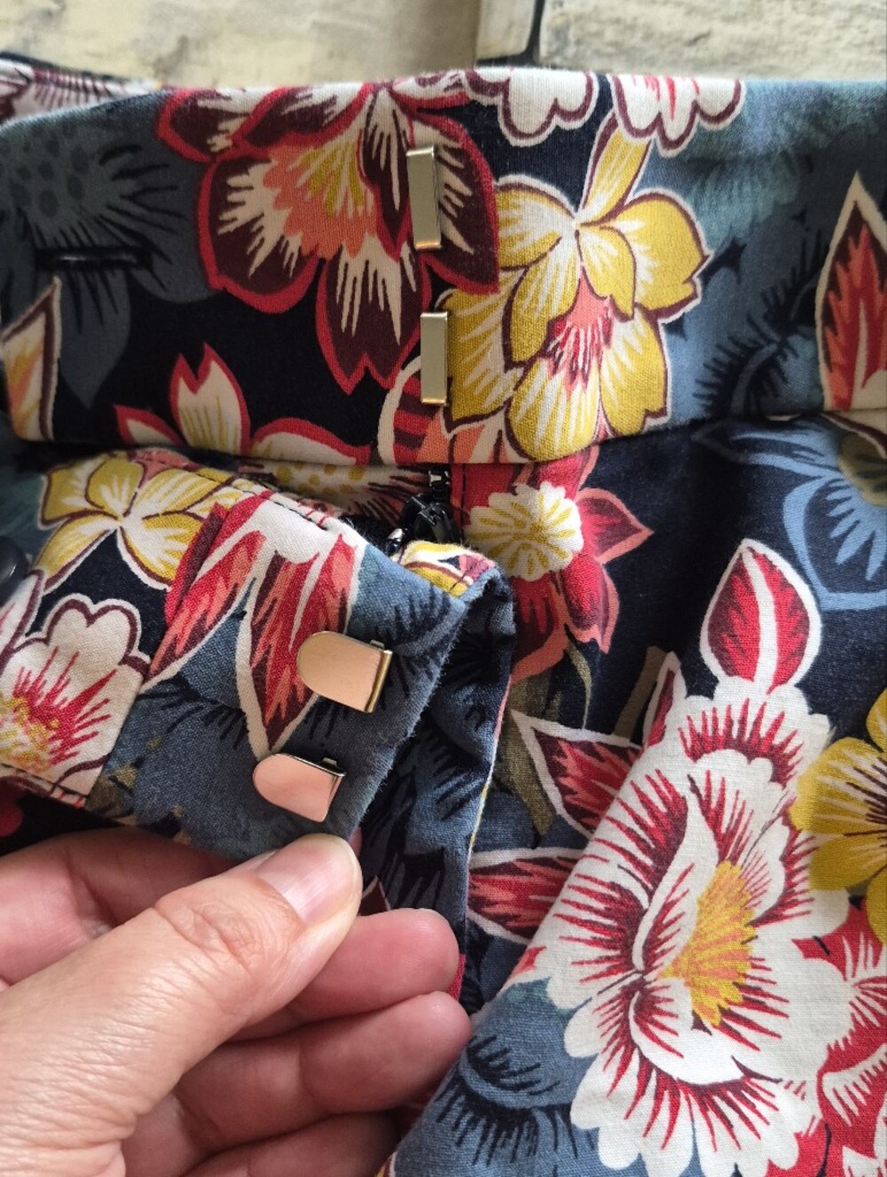 LOFT Floral Chino Shorts Women Size 2 Navy Pink Yellow Tropical Summer Vacation - Picture 8 of 11